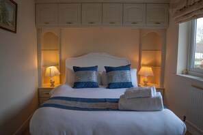 5 bedrooms, desk, iron/ironing board, free WiFi