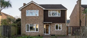Farnborough Stay - 5 Bedroom
