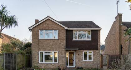 Farnborough Stay - 5 Bedroom
