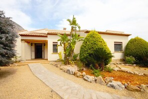 Villa | 4 bedrooms - Fanila in J vea With 4 Bedrooms and 3 Bathrooms (Javea)