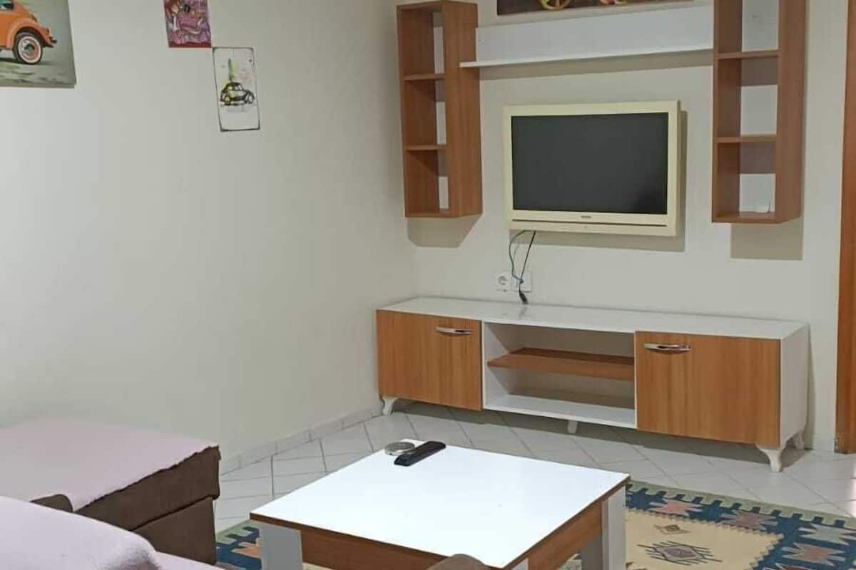 Frigobar, escrivaninha, quartos à prova de som