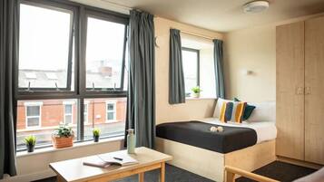 Studio, ikke-røyk | Blendingsgardiner, wi-fi (inkludert) og sengetøy