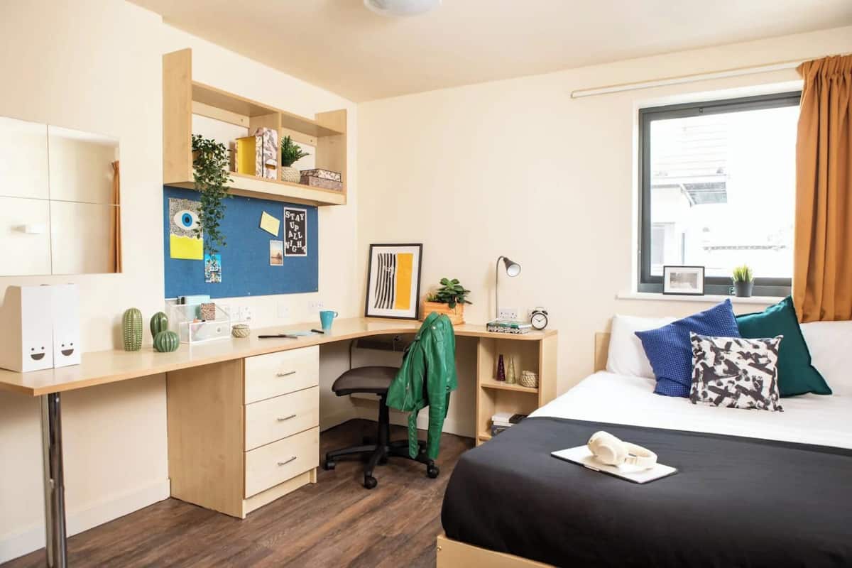 1 bedroom, blackout drapes, free WiFi, bed sheets