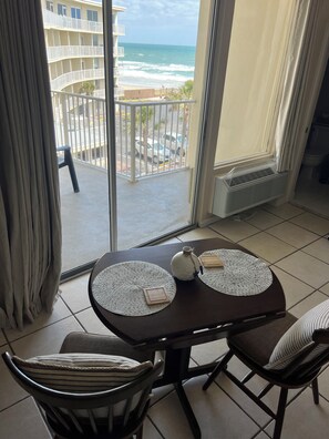 Dining - Coastal Tides Ocean View Studio (Daytona Beach)