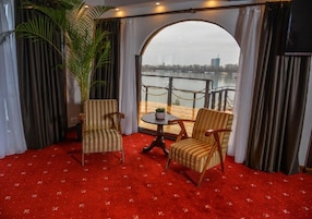 Habitación Deluxe doble, vistas al río | Ropa de cama de alta calidad, minibar, caja fuerte