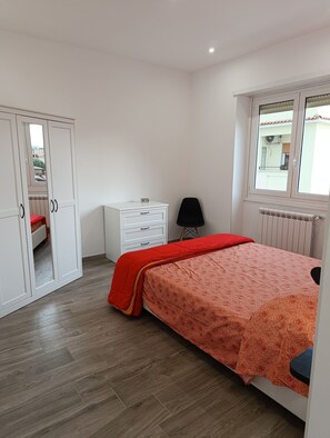2 dormitorios, tabla de planchar con plancha, wifi y ropa de cama