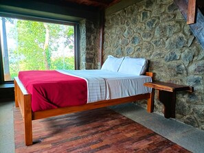 1 bedroom, desk, iron/ironing board, WiFi