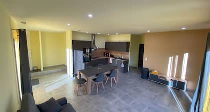 Charming bright apartment with large living room and 2 bedrooms - Comfort guaranteed