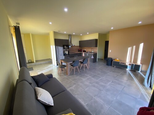 Charming bright apartment with large living room and 2 bedrooms - Comfort guaranteed