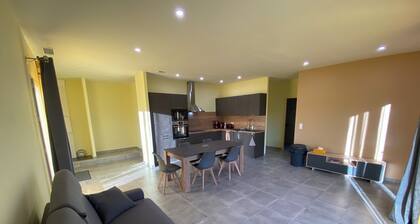 Charming bright apartment with large living room and 2 bedrooms - Comfort guaranteed
