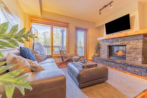 TV, fireplace, offices