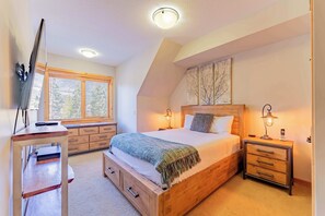 2 bedrooms, iron/ironing board, travel cot, WiFi - Stunning 2bd, hot tub walking distance to downtown (Canmore)