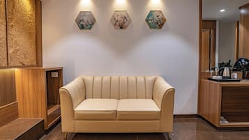 Suite | 1 bedroom, desk, free WiFi