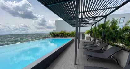 Lennox Luxury Suites by Cozy