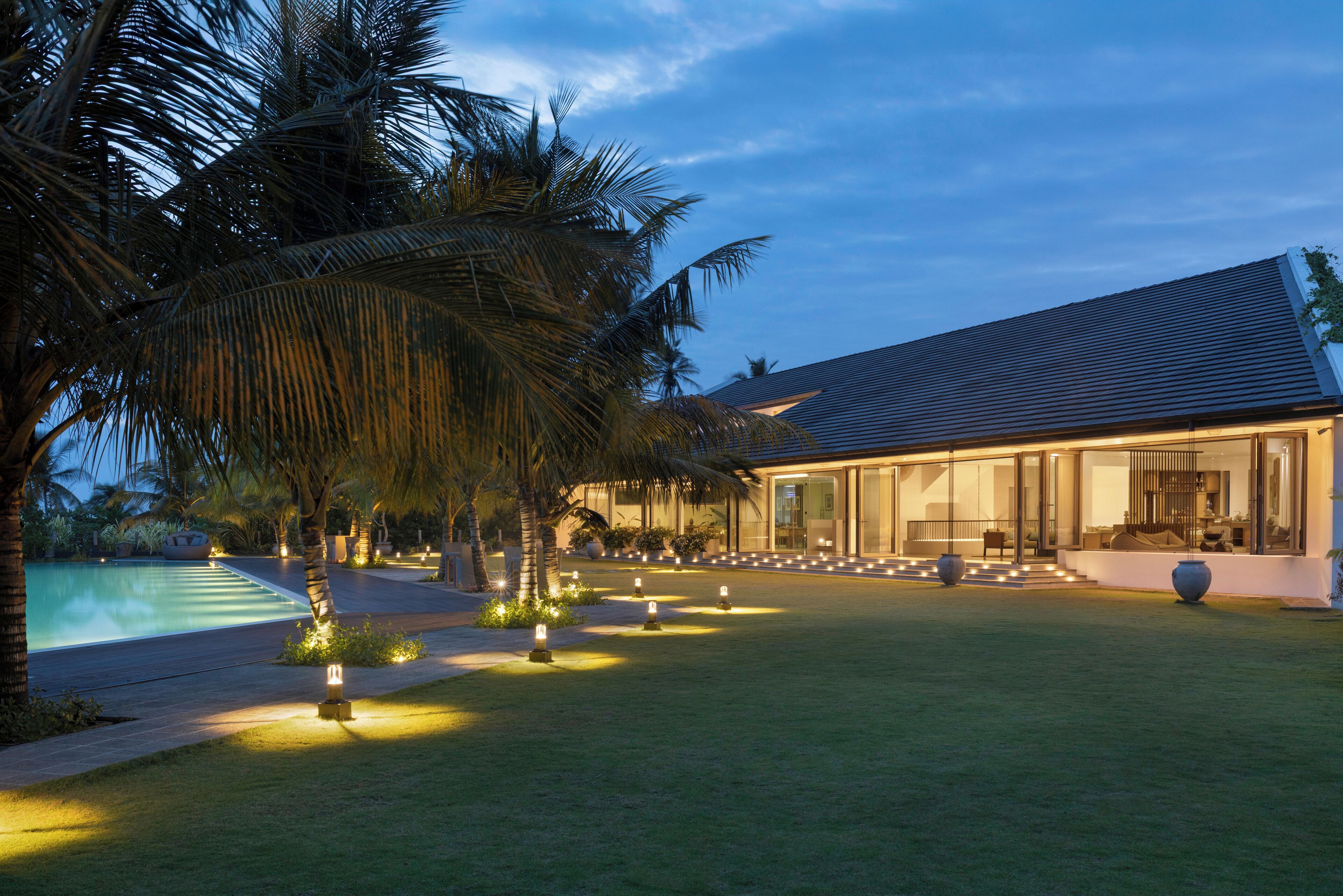 Overnatningsstedets facade – aften/nat