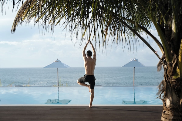 Hồ bơi ngoài trời