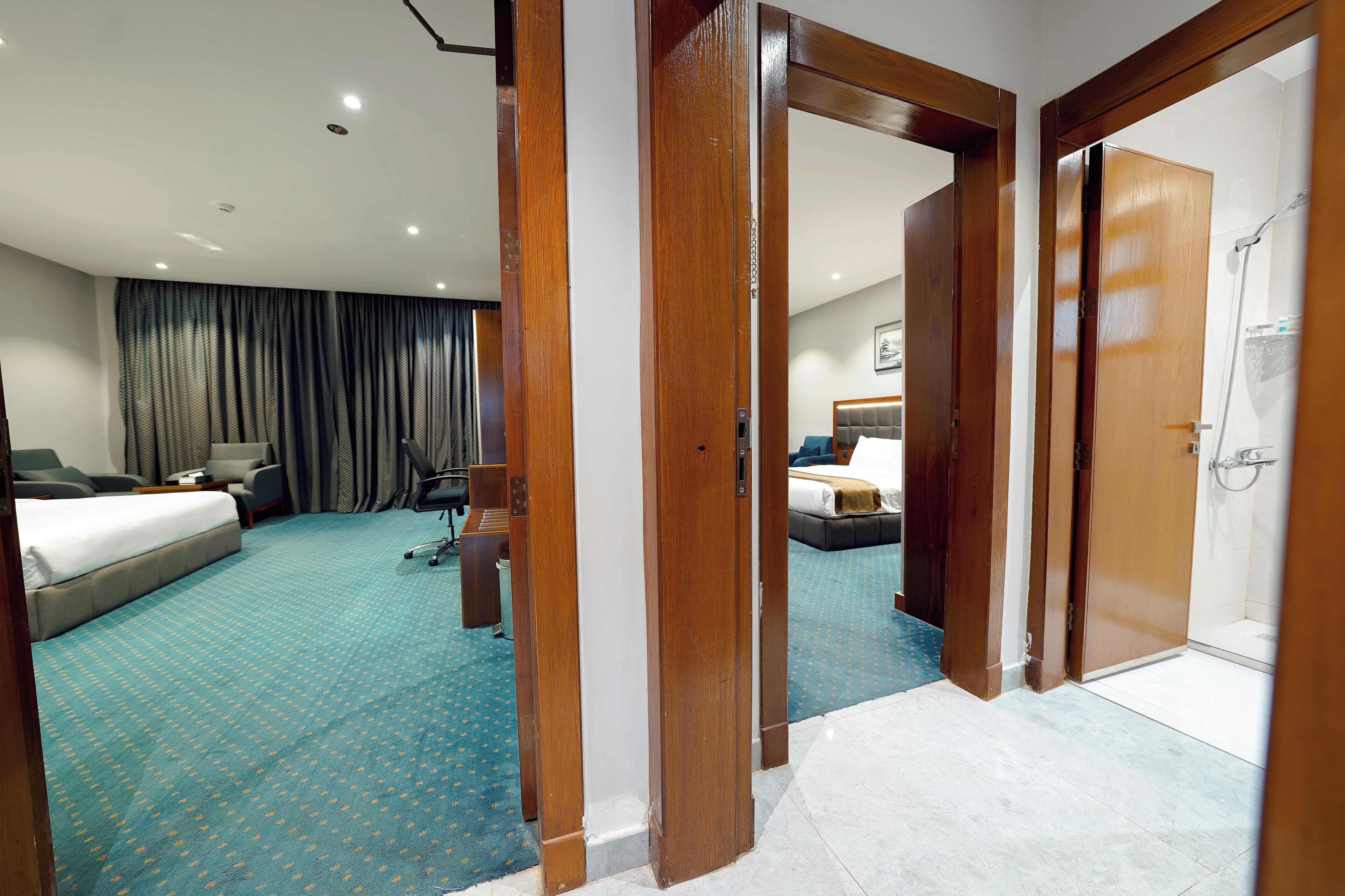 Connecting Two Standard Rooms Two Bathrooms | Soundproofing, free WiFi