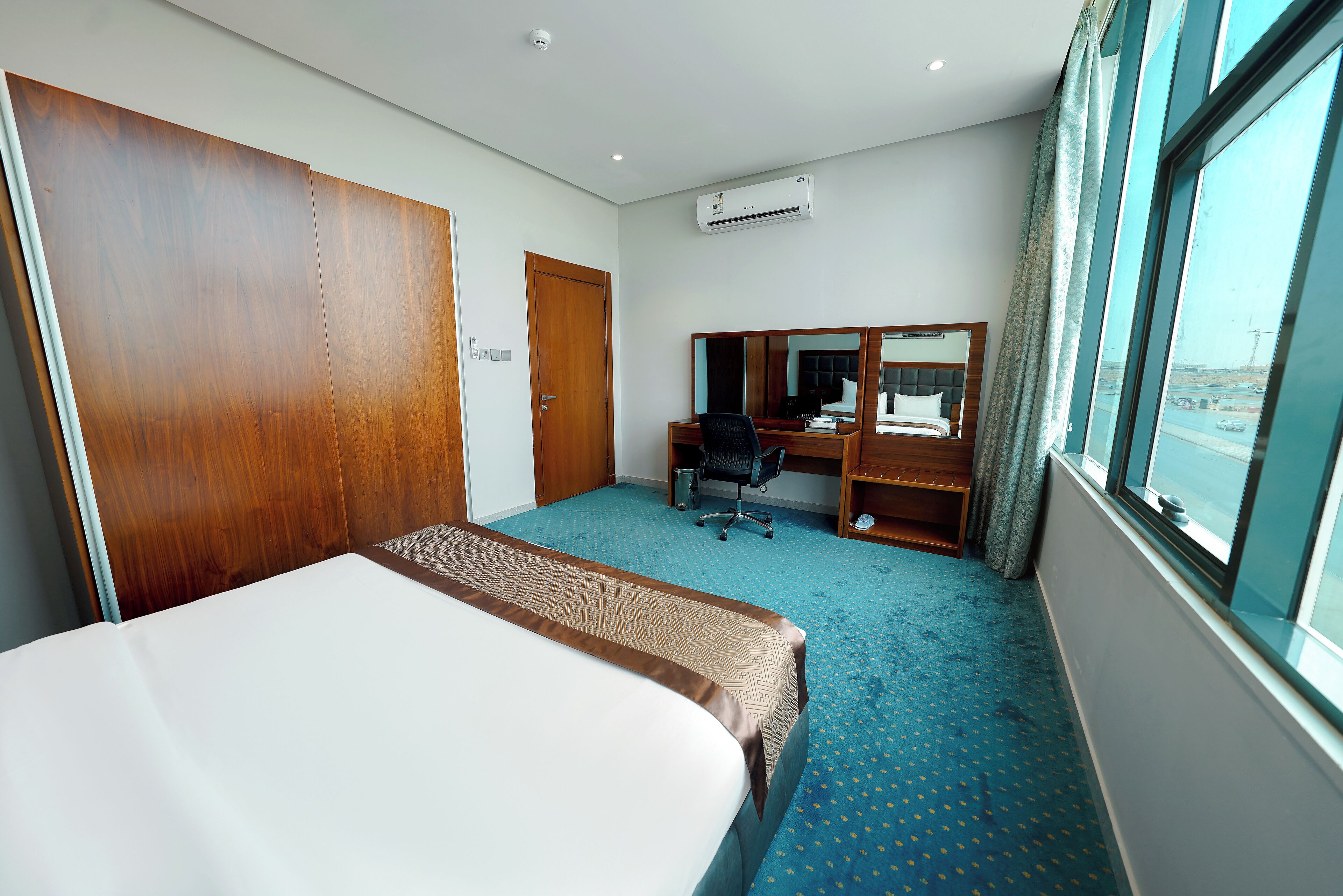 Soundproofing, free WiFi