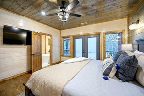 5 bedrooms, iron/ironing board, free WiFi, bed sheets