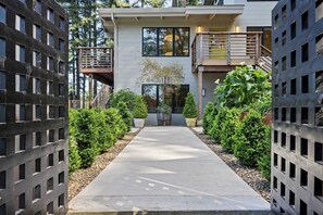 Property grounds - LUX Private Modern Villa | Pool, Spa, & Dogs OK (Calistoga)
