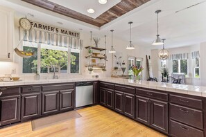 Fridge, microwave, oven, stovetop - Charming 4BR Wine Country Getaway w/ Spa & Firepit (Kenwood)