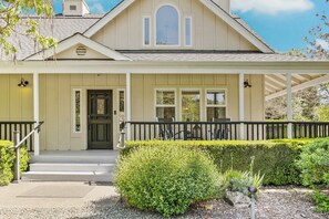 Unclassified image, 3 of 52, button