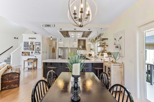 Charming 4BR Wine Country Getaway w/ Spa & Firepit