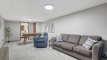 Fernseher, Tischfußball