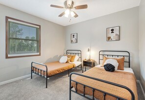 4 bedrooms, travel cot, free WiFi, bed sheets