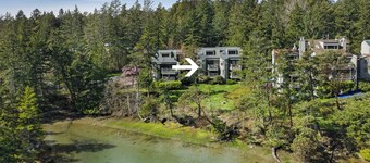 Peaceful 1 bedroom, 1 loft Condo!