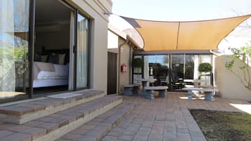 Espacio para trabajar con laptop y wifi gratis