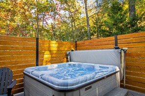 Bañera de hidromasaje al aire libre