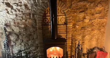 Housesleeps6-parking-garden-fireplace-bbq-patio-ac