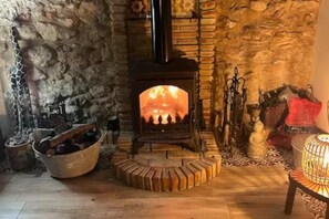 Interior - House -sleeps 6-garden-fireplace (Alicante)