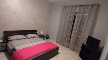 1 Schlafzimmer, BĂŒgeleisen/BĂŒgelbrett, WLAN, BettwĂ€sche