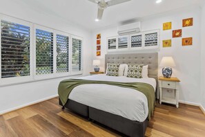 4 chambres, fer et planche à repasser, lit de bébé portatif, Wi-Fi