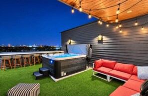 Unclassified image, 4 of 30, button - Chic Nash Home, 4bd/4ba w/ Hot Tub & Rooftop! (Nashville)