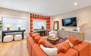 Unclassified image, 3 of 30, button - Chic Nash Home, 4bd/4ba w/ Hot Tub & Rooftop! (Nashville)