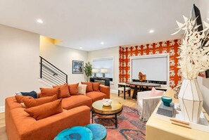Unclassified image, 4 of 30, button - Chic Nash Home, 4bd/4ba w/ Hot Tub & Rooftop! (Nashville)
