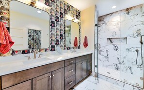 Shower, hair dryer - Chic Nash Home, 4bd/4ba w/ Hot Tub & Rooftop! (Nashville)