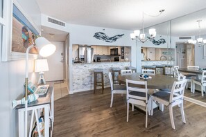 Dining - South Hampton 1403 2 Br w/Outdoor Pool Beach (Myrtle Beach)