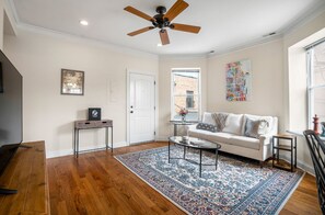 Smart TV, computer monitors
