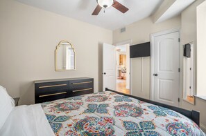 2 bedrooms, desk, iron/ironing board, free WiFi