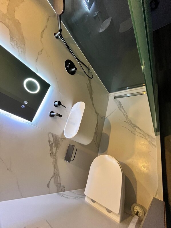 Free toiletries, soap, shampoo, toilet paper