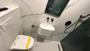 Đồ dùng nhà tắm miễn phí, xà phòng, dầu gội, giấy vệ sinh