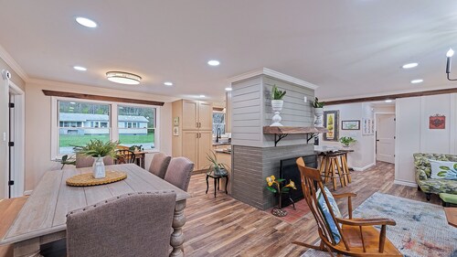 Sagewood Cottage - A Quiet Mtn. Retreat - 3 BR's and 2 BA's  near Lake Junaluska