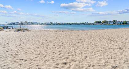Cozy Hyannis Retreat: Patio, Beach & Shops!