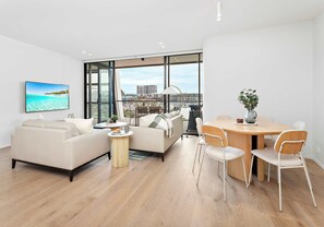 TV, offices - Marinafront Retreat Shell Cove (Shell Cove)