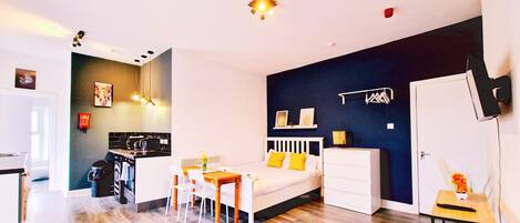 1 camera, ferro/asse da stiro, accesso a Internet, lenzuola