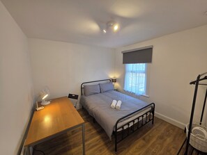 Room - Stylish East London Stay | 2-Bed in Forest Gate (Greater London)
